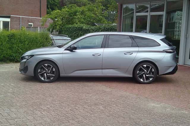 Peugeot 308 (2023) thumbnail 3