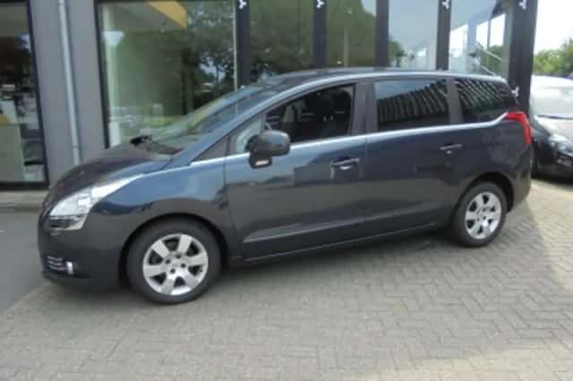 Peugeot 5008 (2012) thumbnail 1