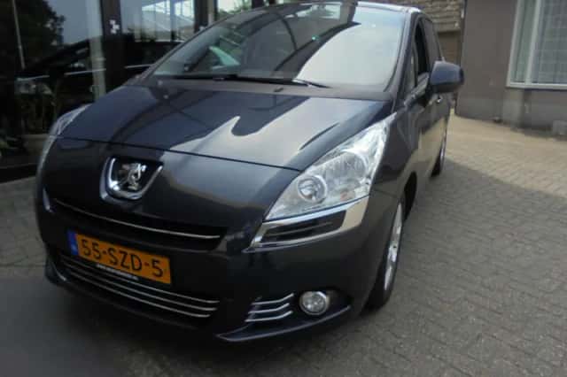 Peugeot 5008 (2012) thumbnail 3