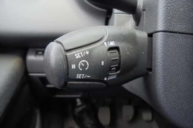 Peugeot 5008 (2012) thumbnail 4