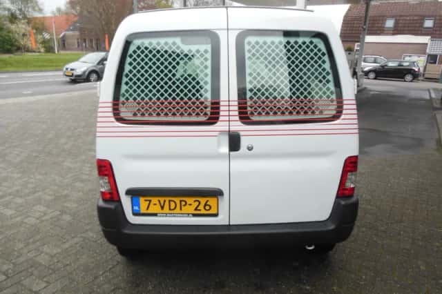 Peugeot Partner (2009) thumbnail 6