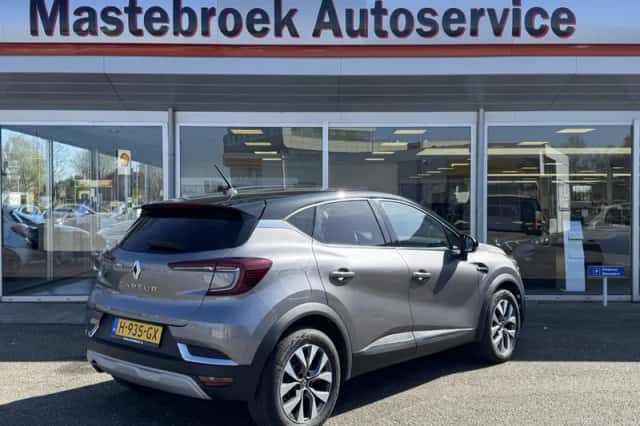 Renault Captur (2020) thumbnail 4
