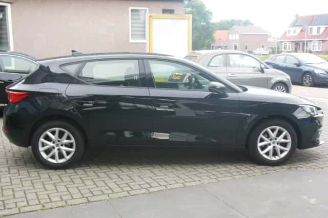 SEAT Leon (2021) thumbnail 5
