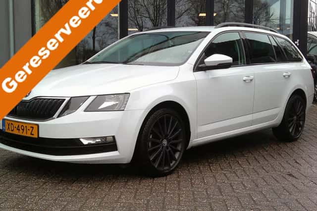 Škoda Octavia (2019) thumbnail 2