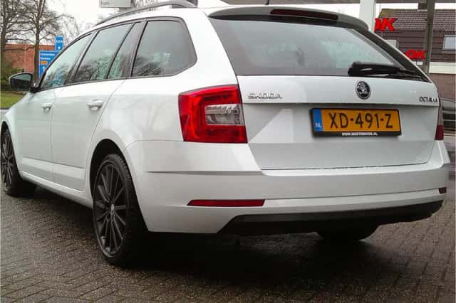 Škoda Octavia (2019) thumbnail 3