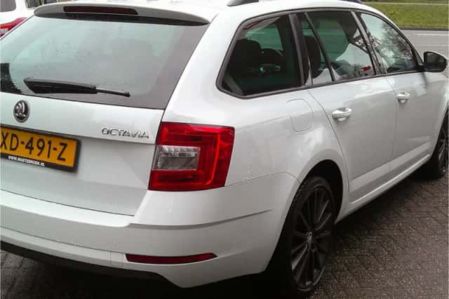 Škoda Octavia (2019) thumbnail 5