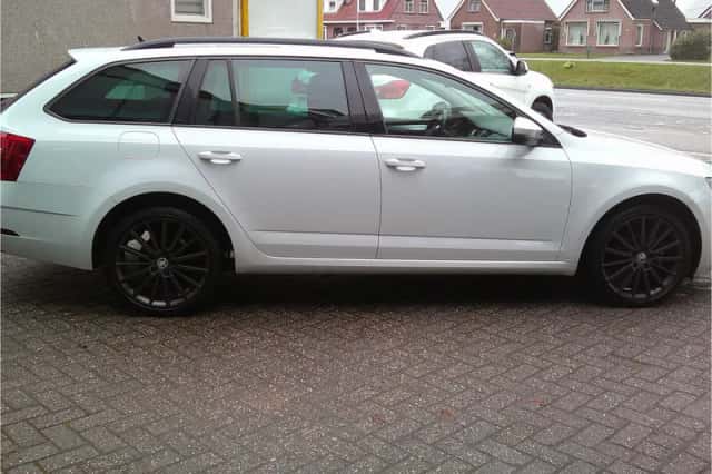 Škoda Octavia (2019) thumbnail 6