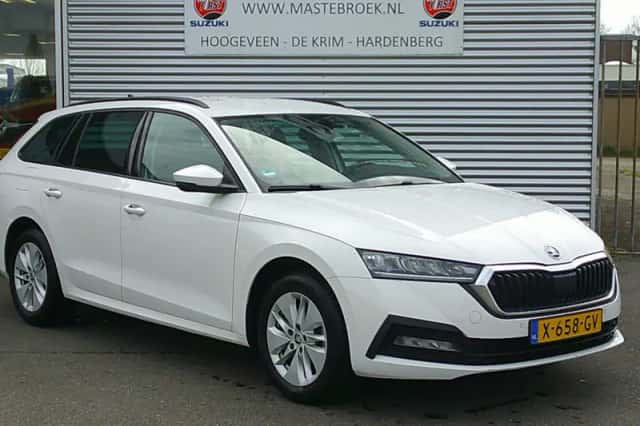 Škoda Octavia (2023) thumbnail 2