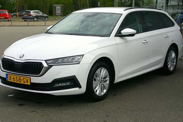 Škoda Octavia (2023) thumbnail 4