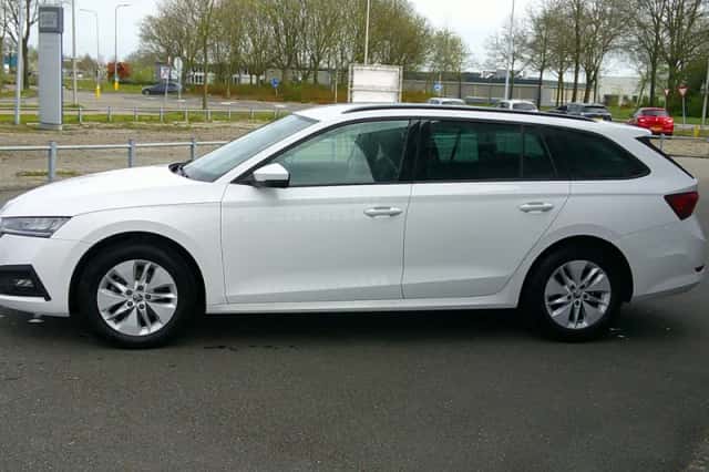 Škoda Octavia (2023) thumbnail 5