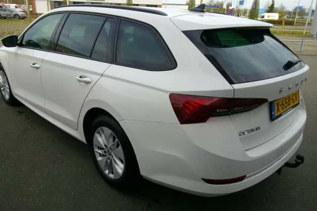 Škoda Octavia (2023) thumbnail 6