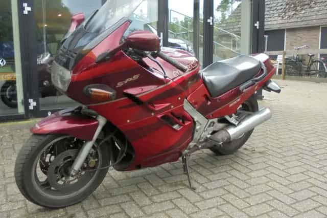 Suzuki GSX (1993) thumbnail 1