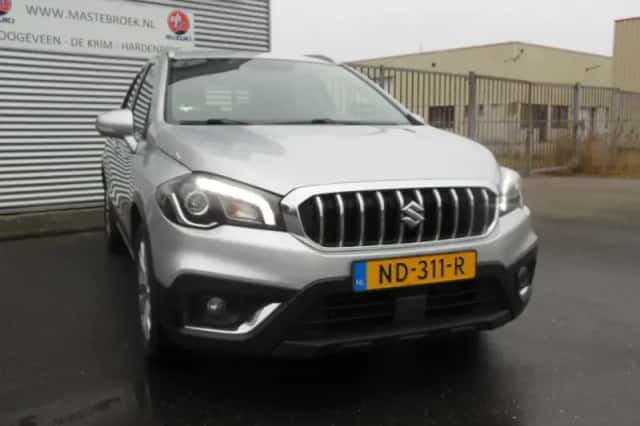 Suzuki S-Cross (2017) thumbnail 1