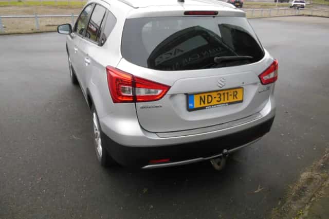 Suzuki S-Cross (2017) thumbnail 5
