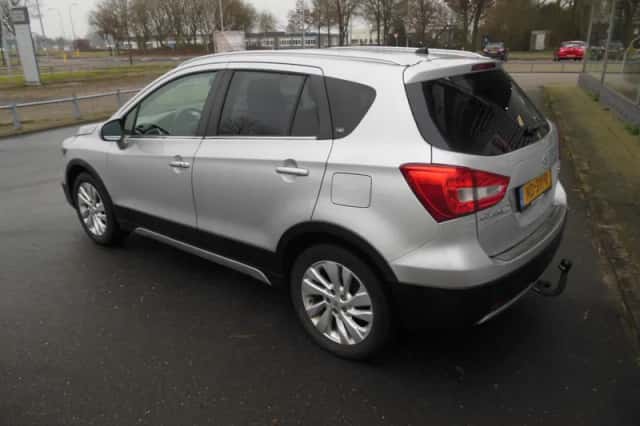 Suzuki S-Cross (2017) thumbnail 6