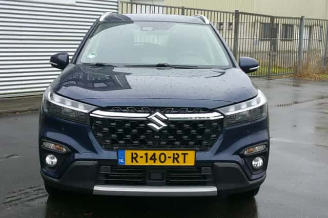 Suzuki S-Cross (2022) thumbnail 3