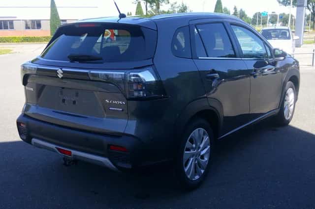 Suzuki S-Cross (2025) thumbnail 6