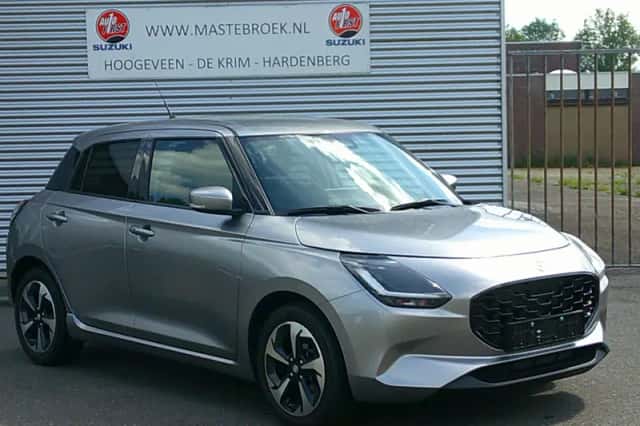 Suzuki Swift (2025) thumbnail 2