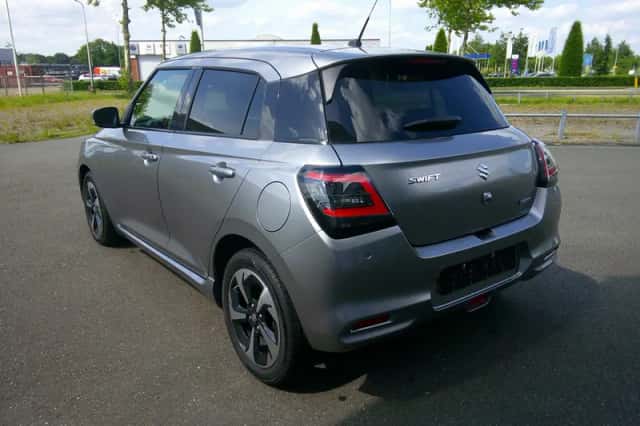Suzuki Swift (2025) thumbnail 5