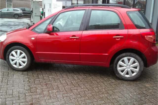 Suzuki SX4 (2008) thumbnail 2