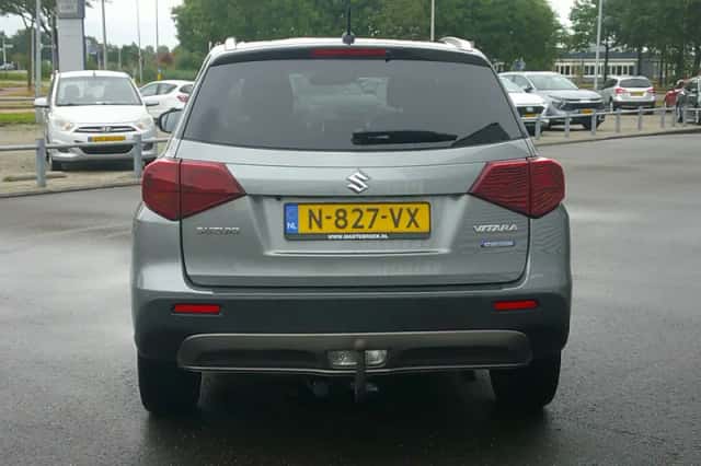 Suzuki Vitara (2022) thumbnail 4