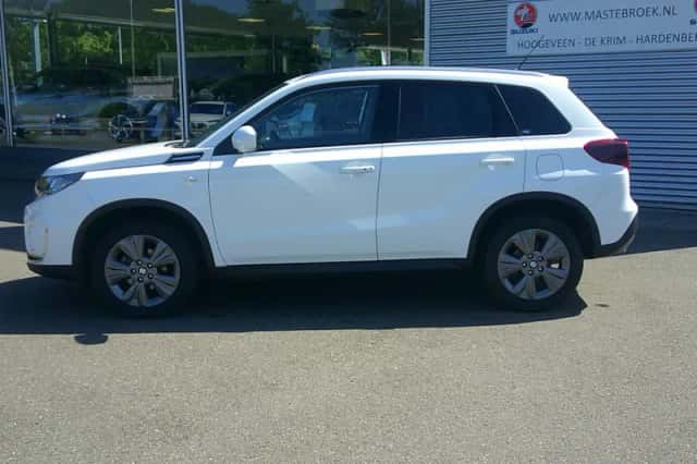 Suzuki Vitara (2022) thumbnail 2