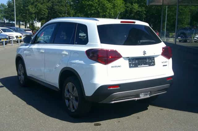 Suzuki Vitara (2022) thumbnail 3