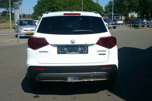 Suzuki Vitara (2022) thumbnail 4