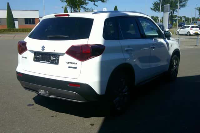 Suzuki Vitara (2022) thumbnail 5