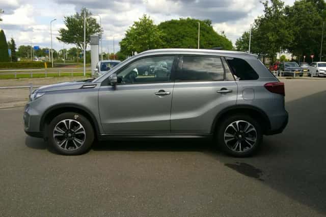 Suzuki Vitara (2021) thumbnail 6