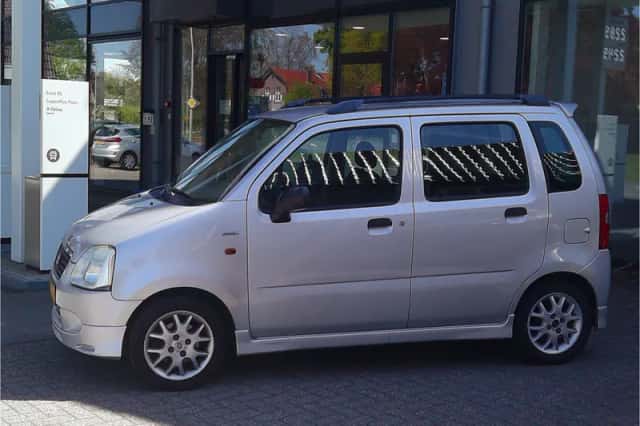 Suzuki Wagon (2002) thumbnail 3