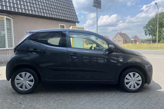 Toyota Aygo (2018) thumbnail 6