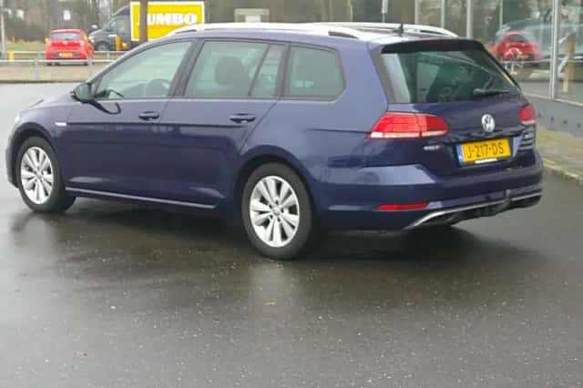 Volkswagen Golf (2020) thumbnail 4