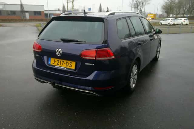 Volkswagen Golf (2020) thumbnail 6