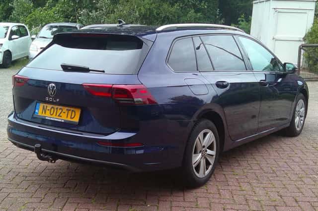 Volkswagen Golf (2022) thumbnail 6