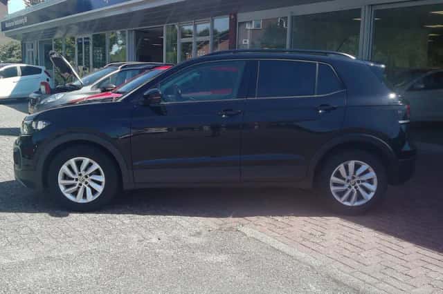 Volkswagen T-Cross (2023) thumbnail 2