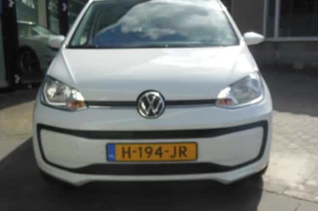 Volkswagen Up! (2020) thumbnail 3