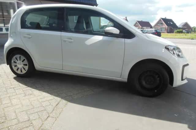 Volkswagen Up! (2020) thumbnail 5