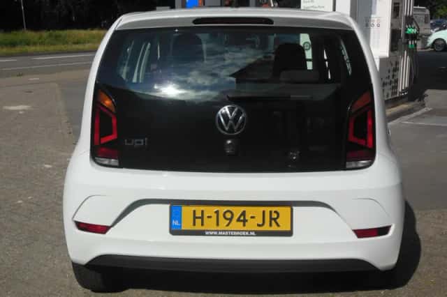 Volkswagen Up! (2020) thumbnail 6