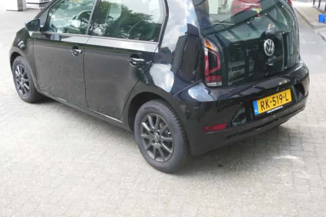 Volkswagen Up! (2018) thumbnail 5