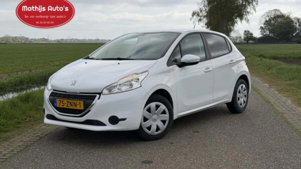 Peugeot 208 (2013) — foto 1