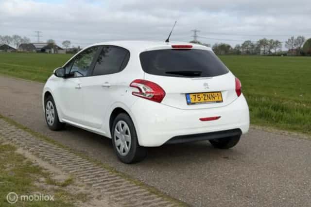 Peugeot 208 (2013) thumbnail 11