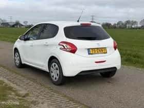 Peugeot 208 (2013) thumbnail 11