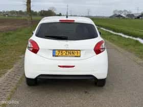 Peugeot 208 (2013) thumbnail 12
