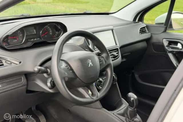 Peugeot 208 (2013) thumbnail 13
