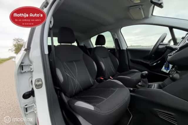 Peugeot 208 (2013) thumbnail 5