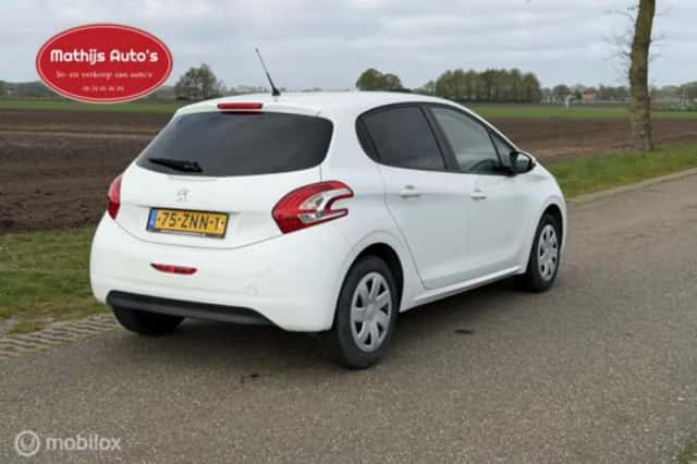 Peugeot 208 (2013) thumbnail 7