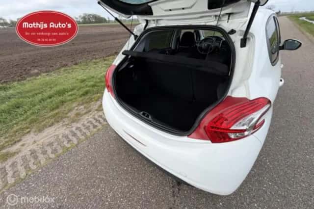 Peugeot 208 (2013) thumbnail 8