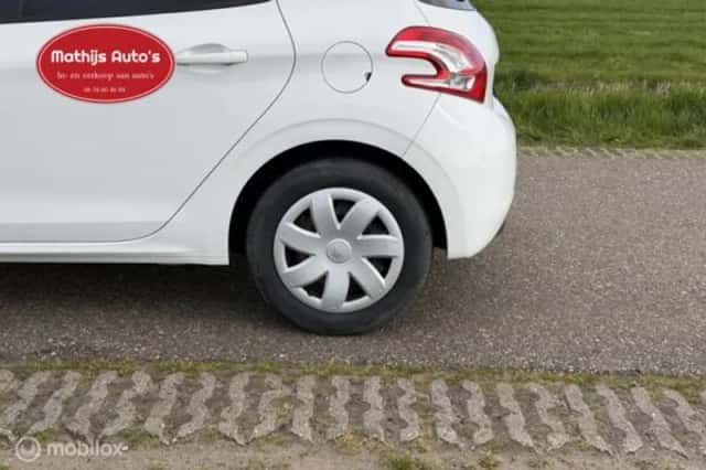 Peugeot 208 (2013) thumbnail 10
