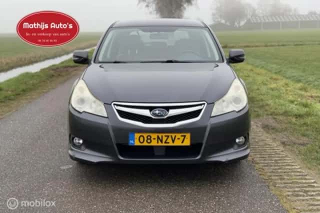 Subaru Legacy (2011) thumbnail 2
